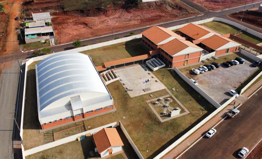 Com investimento de R$ 10 milhões, governador inaugura colégio em Mauá da Serra