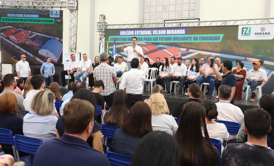 Com investimento de R$ 10 milhões, governador inaugura colégio em Mauá da Serra