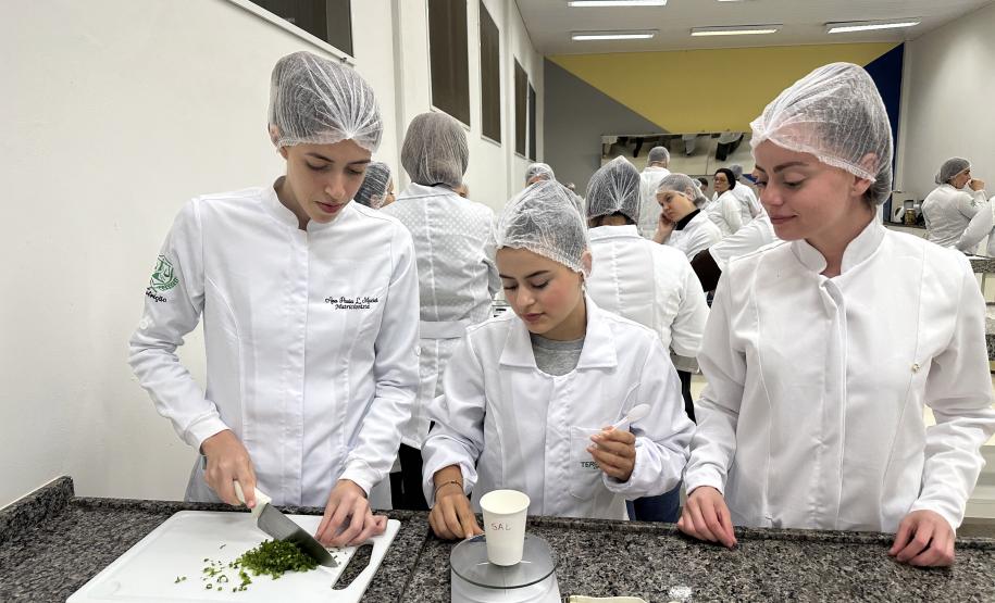 Alimentação balanceada: Estado contrata mais 70 nutricionistas para atuar nas escolas