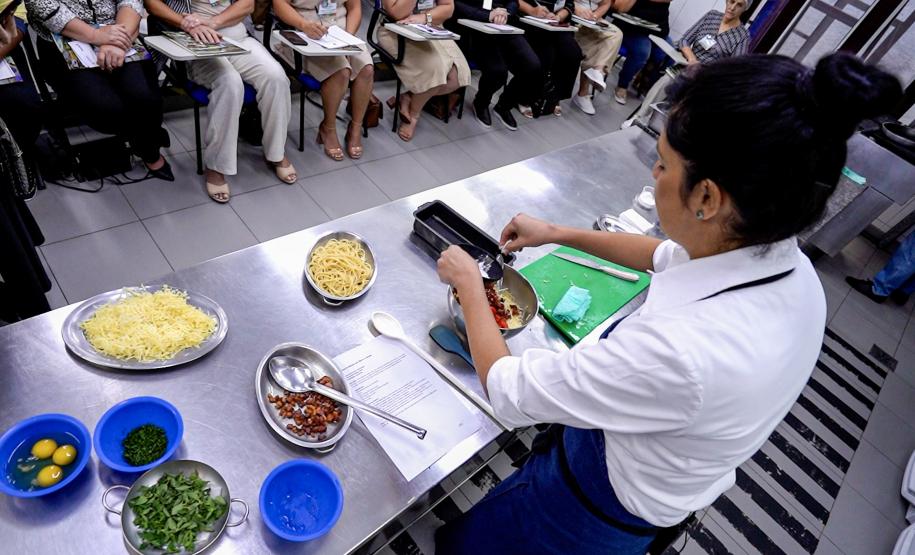 Preparação da merenda no Concurso Melhor Merenda Escolar do Paraná