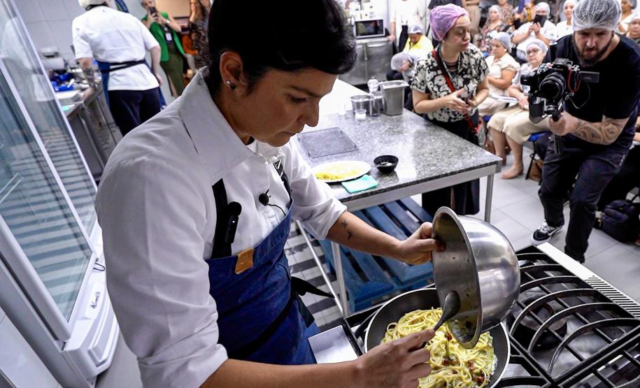 Preparação da merenda no Concurso Melhor Merenda Escolar do Paraná