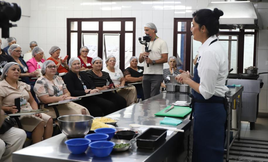 Preparação da merenda no Concurso Melhor Merenda Escolar do Paraná