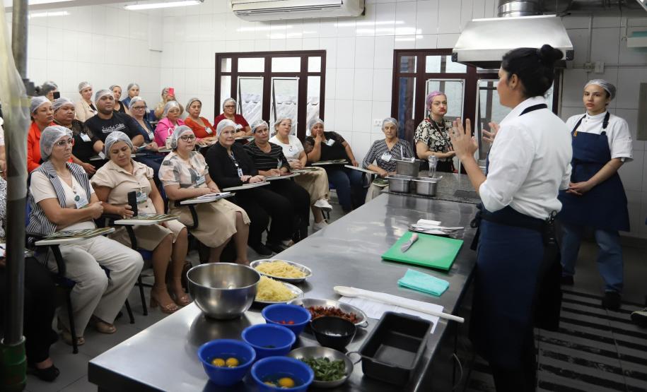 Preparação da merenda no Concurso Melhor Merenda Escolar do Paraná