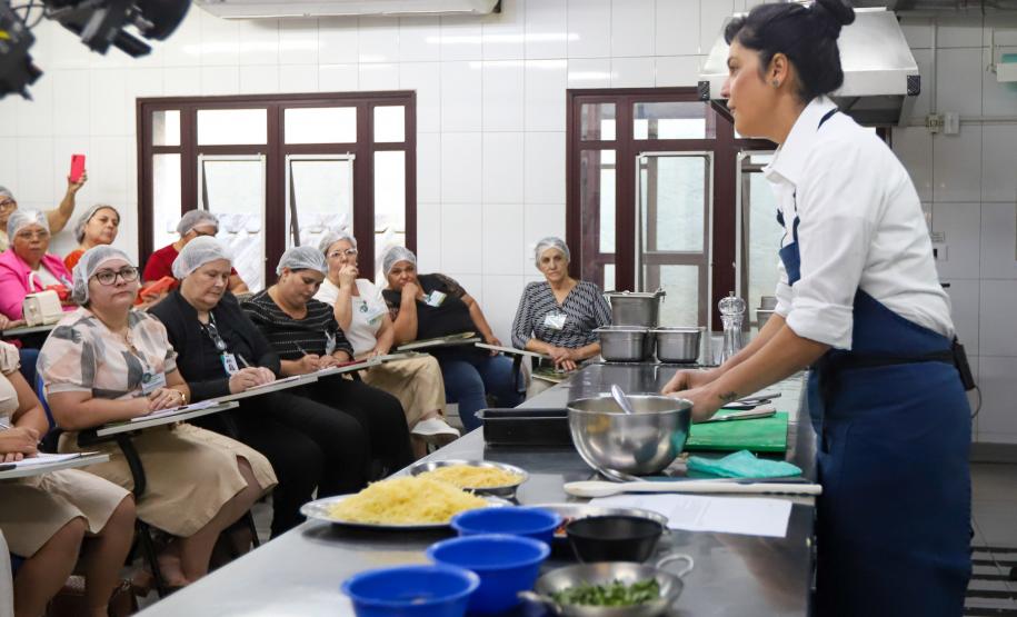 Preparação da merenda no Concurso Melhor Merenda Escolar do Paraná