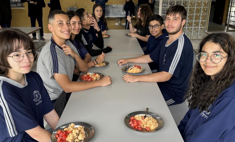 4,3 mil toneladas de alimentos: Governo entrega última remessa da merenda para as escolas