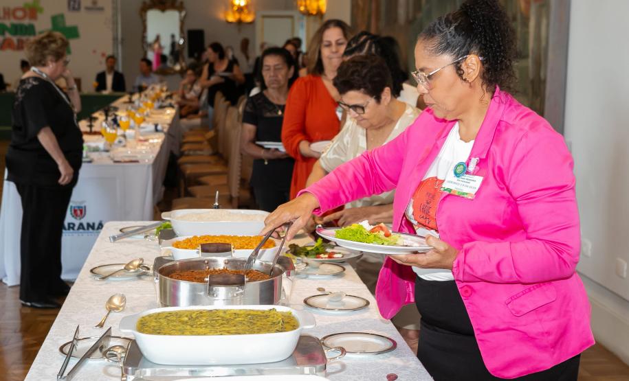 O Governo do Paraná premia as vencedoras do Concurso "A Melhor Merenda do Paraná".