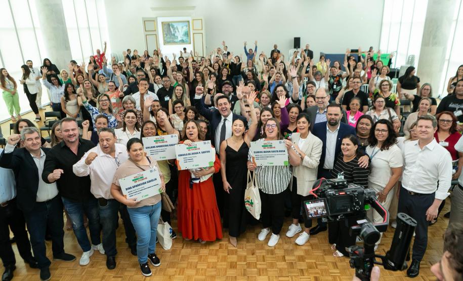 O Governo do Paraná premia as vencedoras do Concurso "A Melhor Merenda do Paraná".