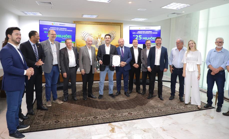 O governador Ratinho Junior assinou o convênio entre o Governo do Estado e a UFPR para construção da sede própria da instituição em Jandaia do Sul, no Vale do Ivaí.