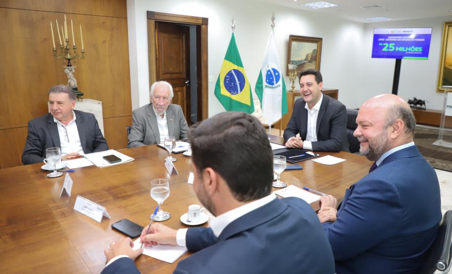 O governador Ratinho Junior assinou o convênio entre o Governo do Estado e a UFPR para construção da sede própria da instituição em Jandaia do Sul, no Vale do Ivaí.