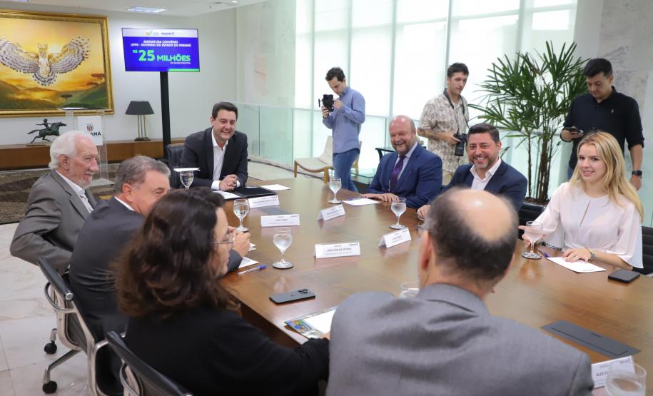 O governador Ratinho Junior assinou o convênio entre o Governo do Estado e a UFPR para construção da sede própria da instituição em Jandaia do Sul, no Vale do Ivaí.