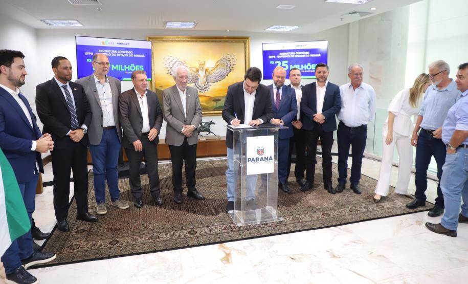 O governador Ratinho Junior assinou o convênio entre o Governo do Estado e a UFPR para construção da sede própria da instituição em Jandaia do Sul, no Vale do Ivaí.