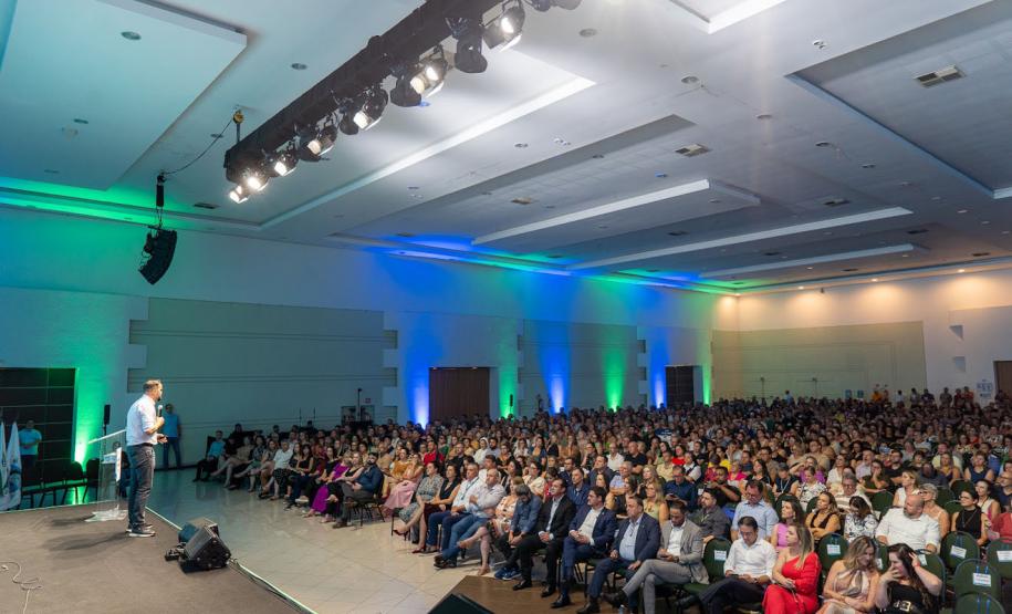 Estado anuncia 32 mil chromebooks para a rede e conectividade para 150 escolas