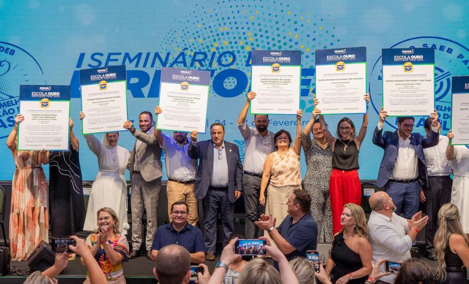 Estado anuncia 32 mil chromebooks para a rede e conectividade para 150 escolas