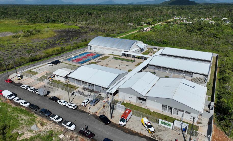 Com investimento de R$ 12,7 milhões, Estado inaugura o Colégio Aníbal Khury em Guaratuba