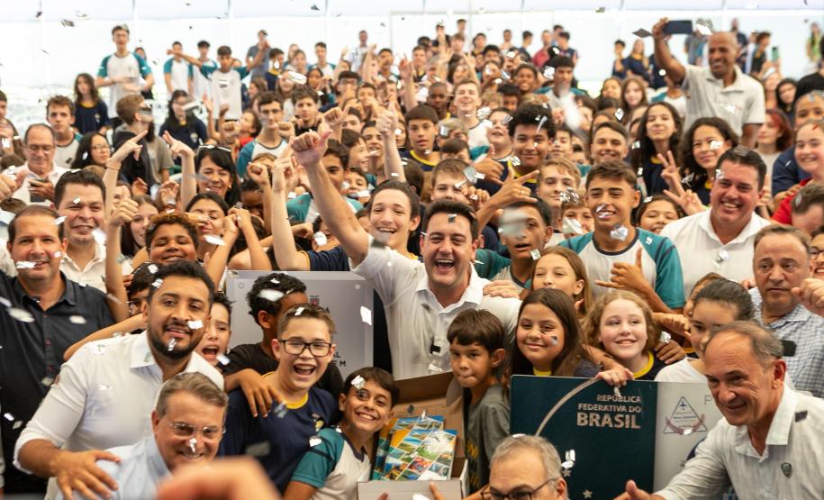 O governador Carlos Massa Ratinho Junior inaugurou nesta terça-feira (11) a nova unidade do Colégio Estadual Jardim Gisella, em Toledo, no Oeste do Paraná.