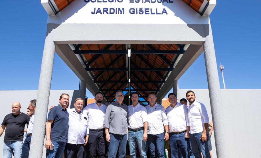 O governador Carlos Massa Ratinho Junior inaugurou nesta terça-feira (11) a nova unidade do Colégio Estadual Jardim Gisella, em Toledo, no Oeste do Paraná.