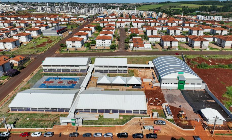 O governador Carlos Massa Ratinho Junior inaugurou oficialmente nesta terça-feira (11) O Colégio Estadual Andreia Neres dos Santos, em Cascavel, no Oeste do Estado, que recebeu um investimento de R$ 13,5 milhões do Governo do Estado.