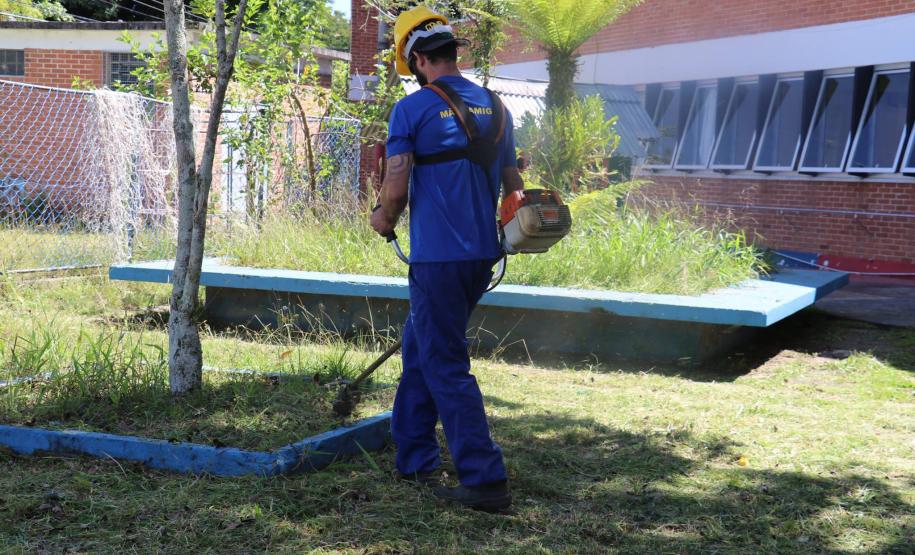Governo do Paraná regulamenta Programa Mãos Amigas e fortalece ressocialização de detentos e promove a manutenção dos prédios escolares