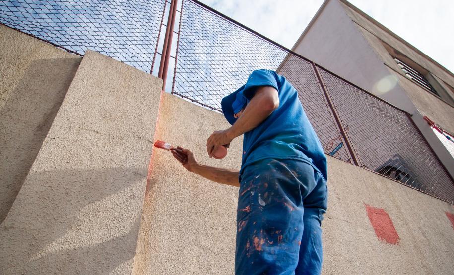 Governo do Paraná regulamenta Programa Mãos Amigas e fortalece ressocialização de detentos e promove a manutenção dos prédios escolares