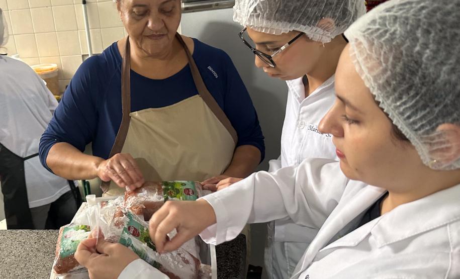 Polpas de frutas nativas enriquecem a merenda nas escolas estaduais do Paraná