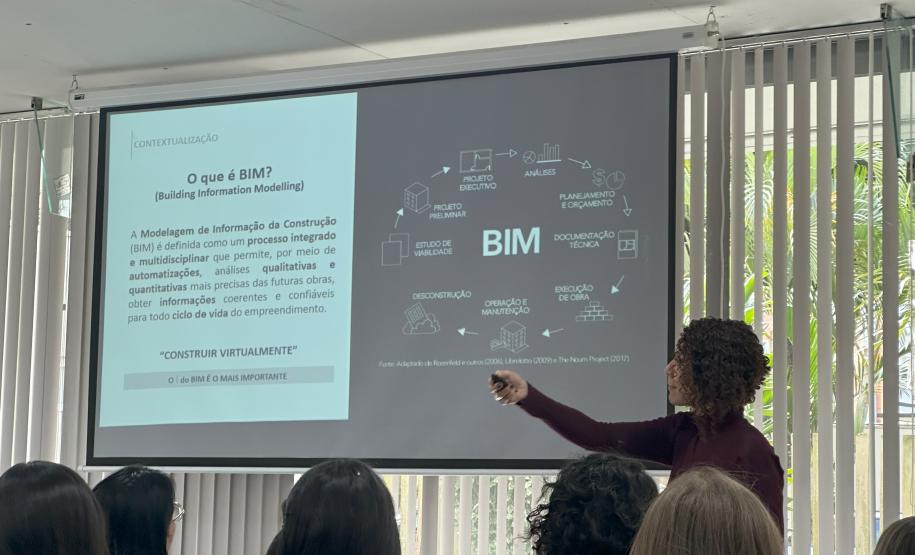 Lorreine Vaccari, diretora do DGI, apresentou conceitos do BIM