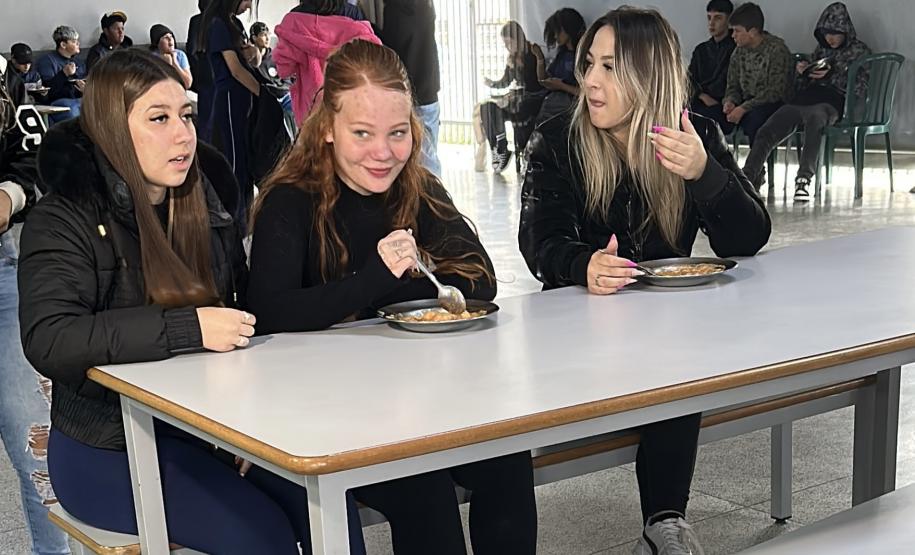 Do curso à prática: merendeiras do Paraná levam novas técnicas e receitas para as escolas