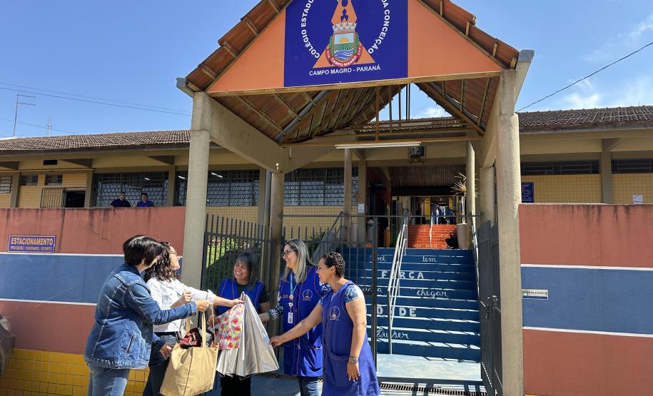 Entrega de guarda-chuvas