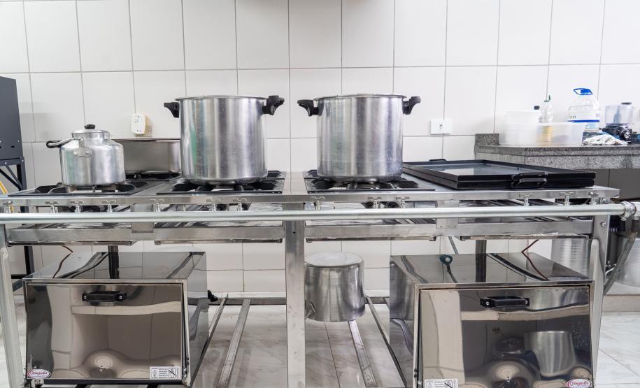 R$ 30 milhões: Estado entrega lava-louças e equipamentos para cozinhas de escolas estaduais