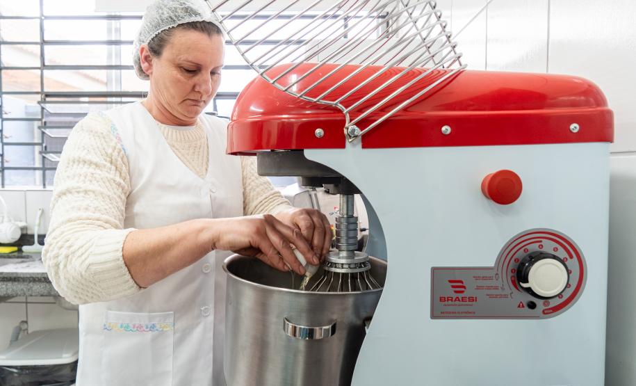 R$ 30 milhões: Estado entrega lava-louças e equipamentos para cozinhas de escolas estaduais