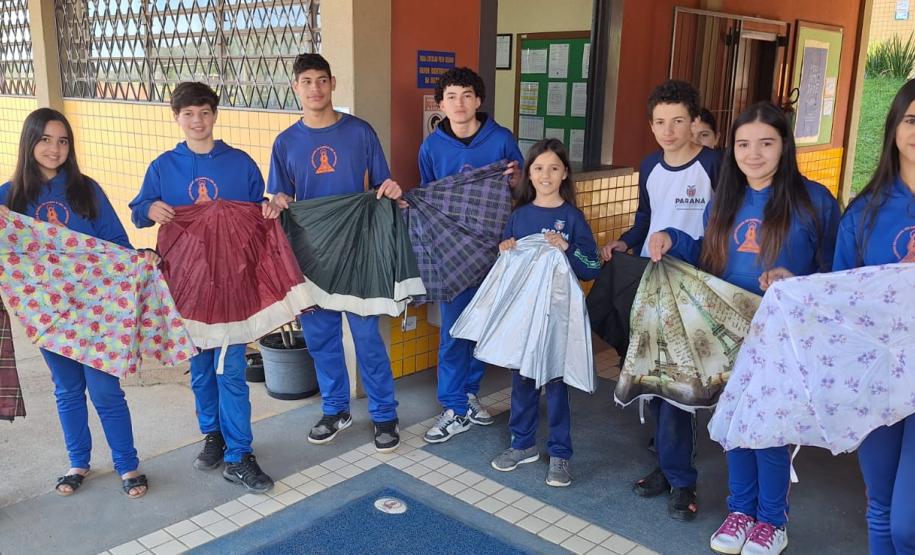 Entrega de guarda-chuvas