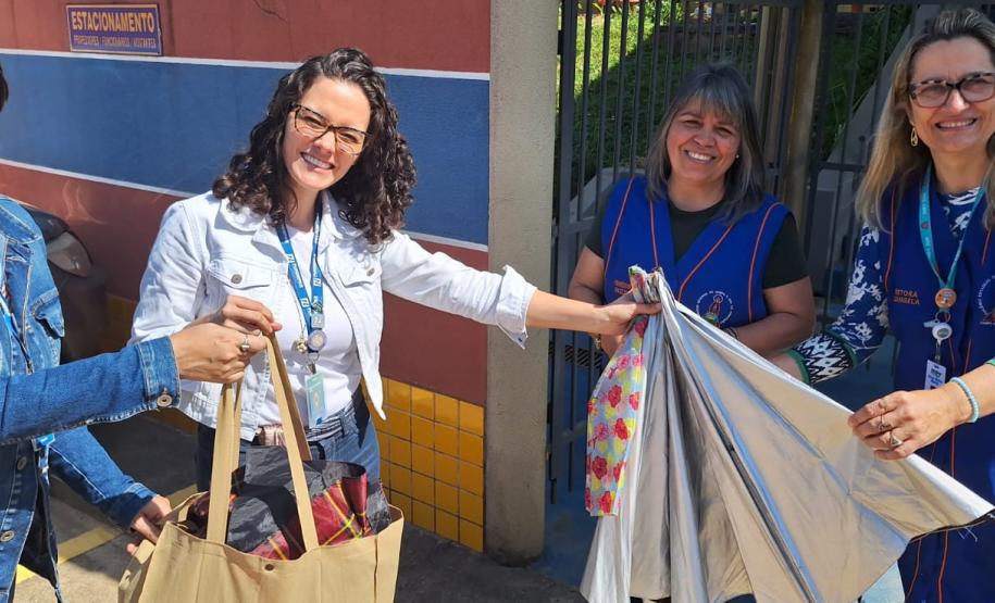 Entrega de guarda-chuvas