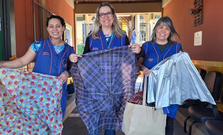 Entrega de guarda-chuvas