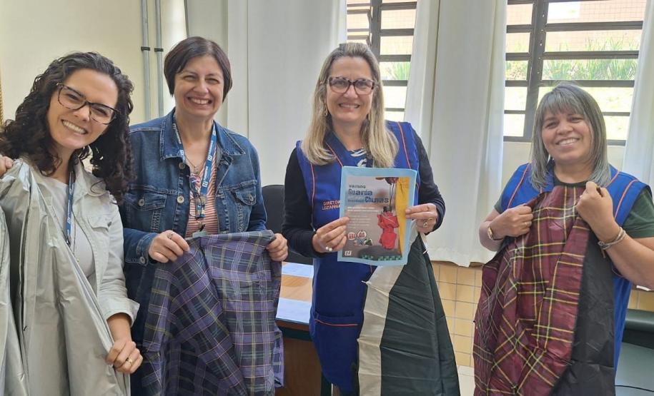 Entrega de guarda-chuvas