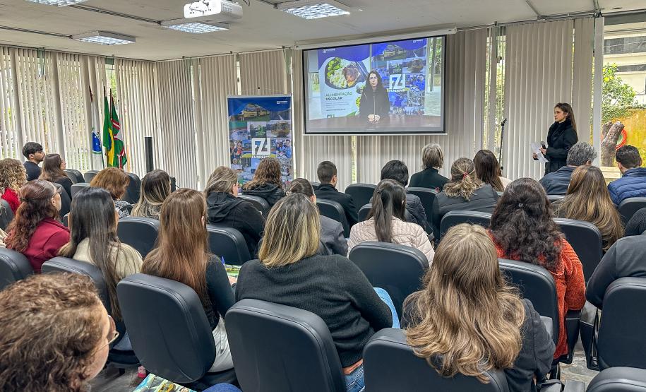 1,5 milhão de refeições por dia: nutricionistas da rede estadual passam por capacitação