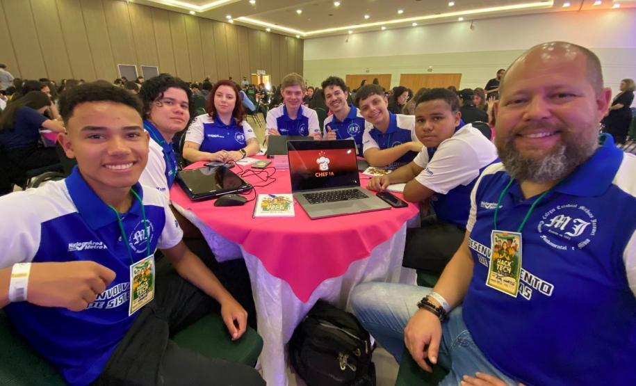 Alunos apresentam ao Fundepar projeto de IA para reduzir desperdício na alimentação escolar