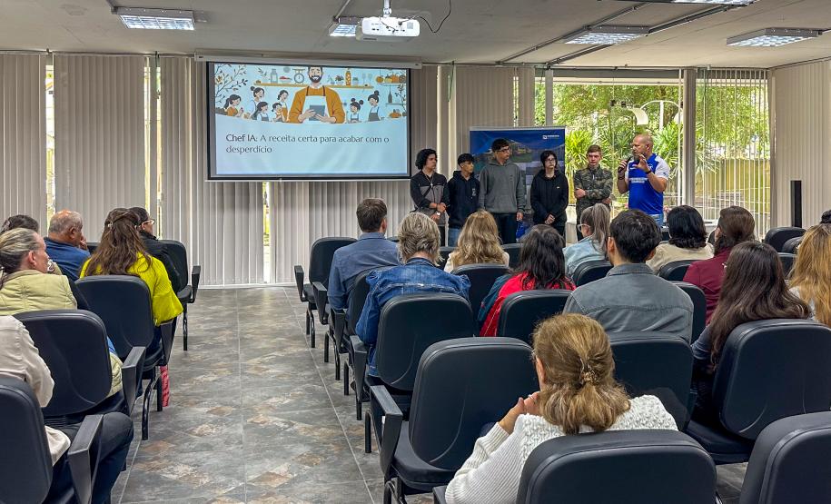 Alunos apresentam ao Fundepar projeto de IA para reduzir desperdício na alimentação escolar