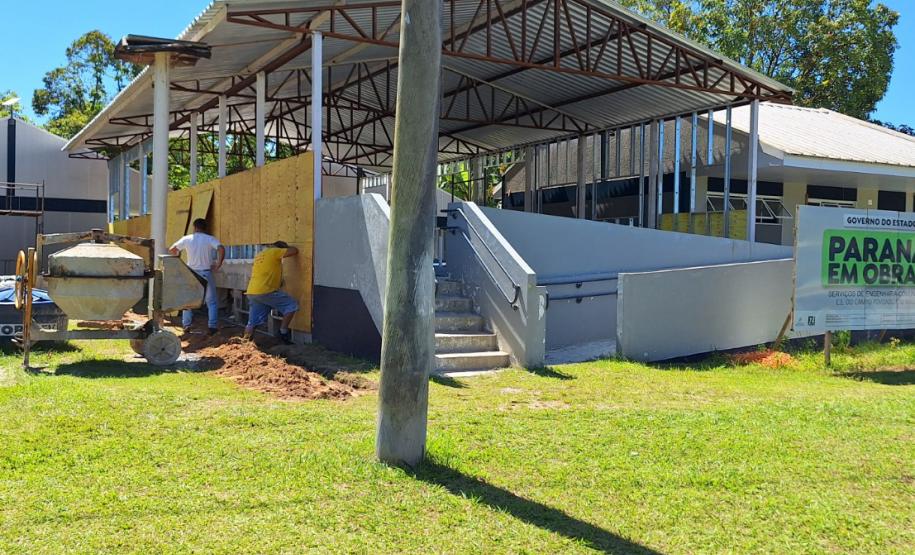 Escolas em andamento no Litoral