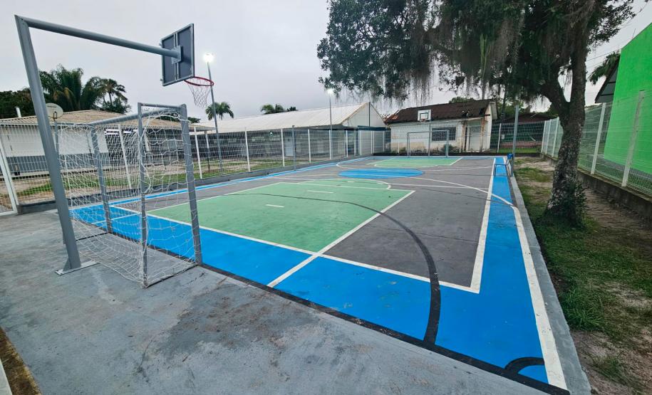 Escolas em andamento no Litoral