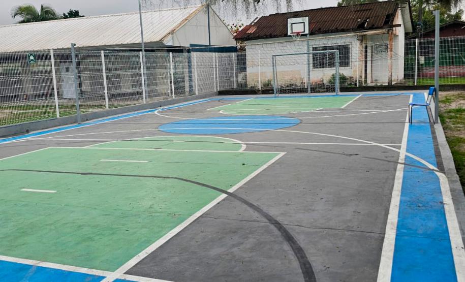Escolas em andamento no Litoral